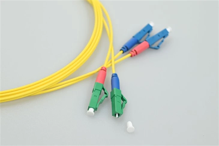 FIBEROPTISK PATCH CORD LC APC TIL LC UPC DUPLEX