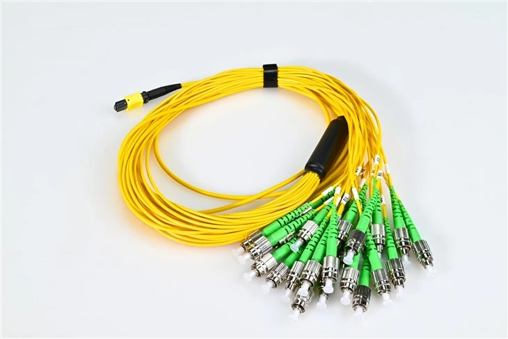 Fiberoptisk patchledning Mtp To Fc Apc 3,0 mm Gul 24 kjerner