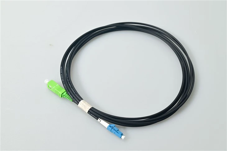 Fiberoptisk patchledning SC APC TIL LC UPC Simplex Svart